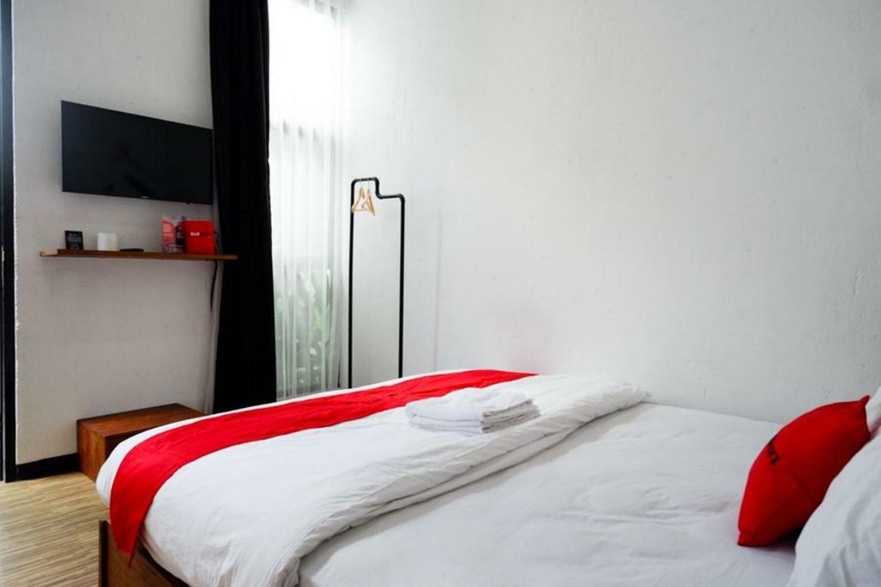 Auberge de jeunesse Reddoorz @ Jalan Raya Semat Canggu à Bali Extérieur photo